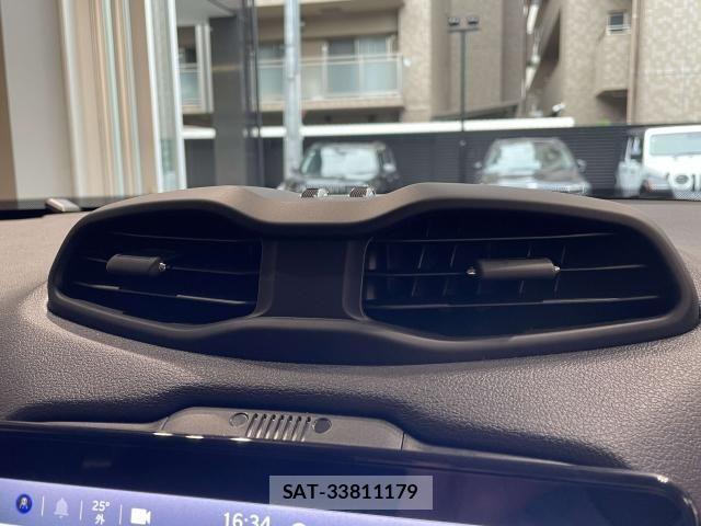 Jeep RENEGADE 1996-03 8354741-27
