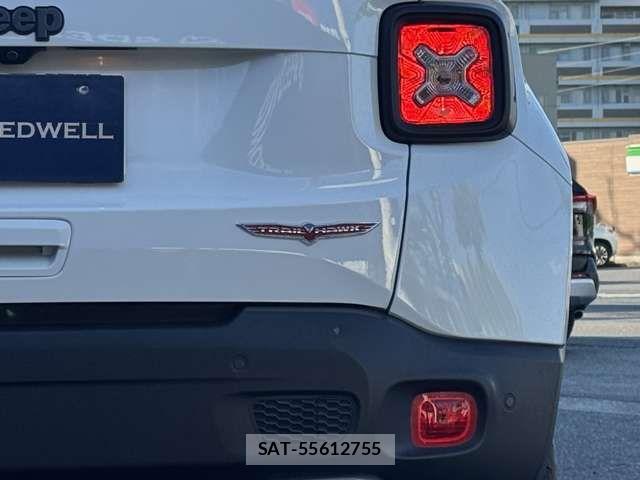 Jeep RENEGADE 2022-04 8366440-13