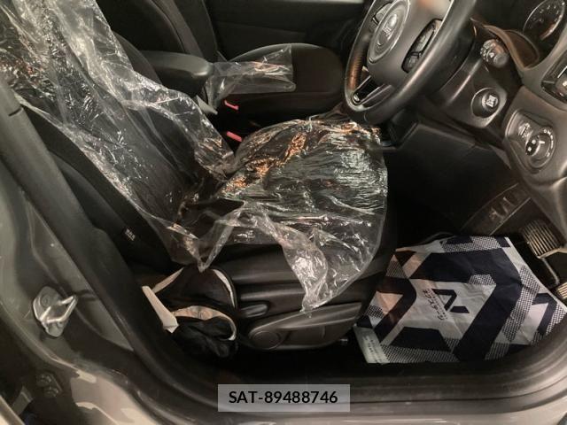 Jeep RENEGADE 2019-08 8366443-19