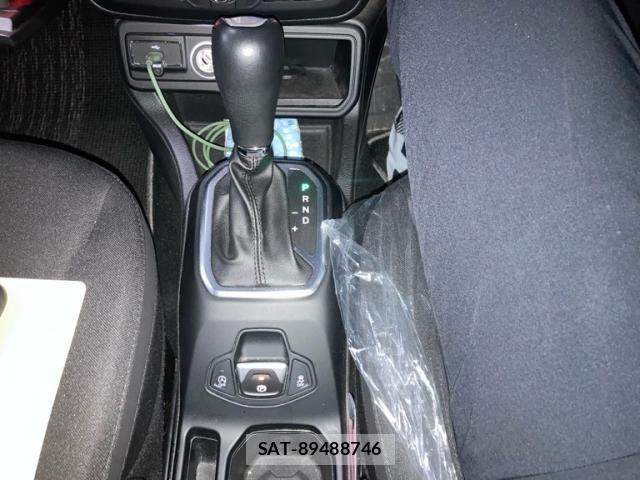 Jeep RENEGADE 2019-08 8366443-23