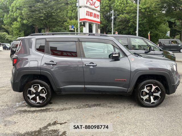 Jeep RENEGADE 2022-05 8742933-1