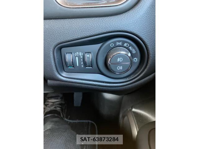 Jeep RENEGADE 2023-06 8829601-16