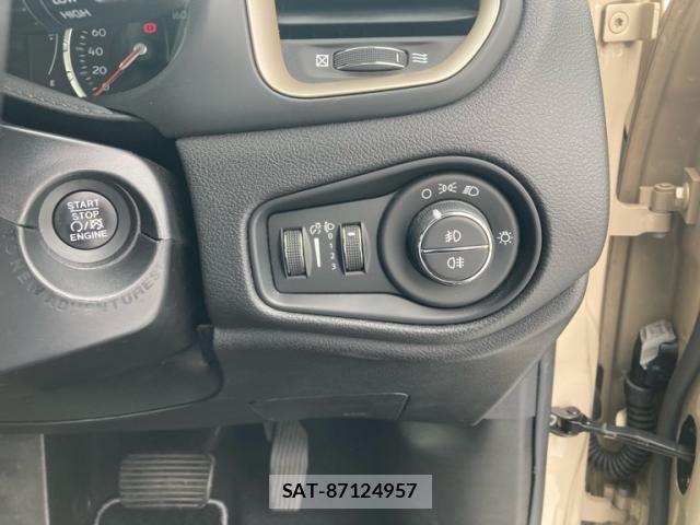 Jeep RENEGADE 2016-10 8880211-13