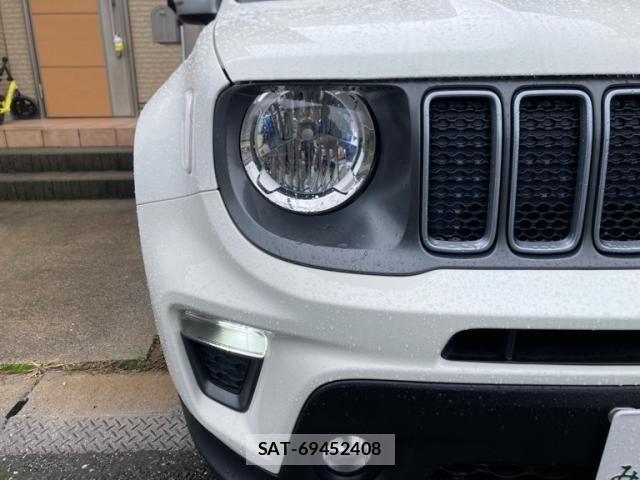 Jeep RENEGADE 2022-04 8880210-2