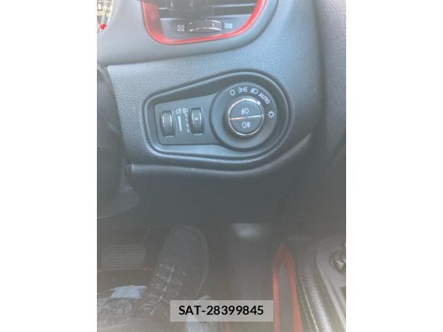 Jeep RENEGADE 2016-07 6304669-10