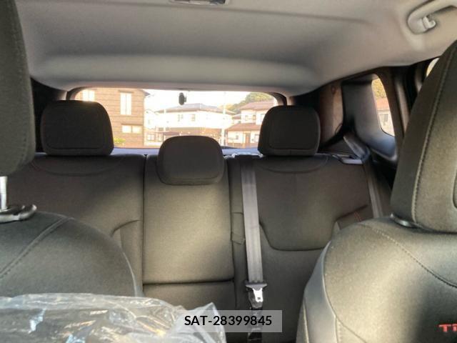 Jeep RENEGADE 2016-07 6304669-27