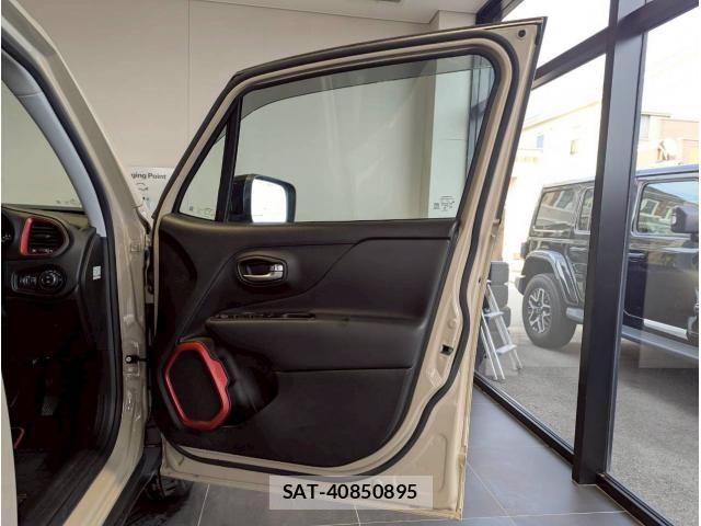 Jeep RENEGADE 2017-09 6612461-9