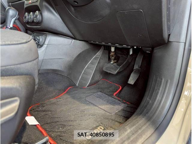 Jeep RENEGADE 2017-09 6612461-14