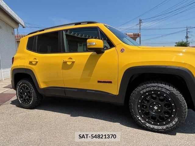Jeep RENEGADE 2017-04 6676436-9
