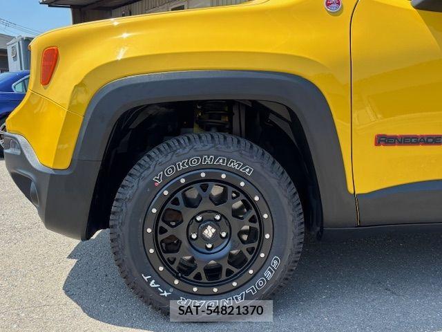 Jeep RENEGADE 2017-04 6676436-2