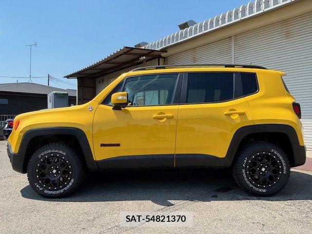 Jeep RENEGADE 2017-04 6676436-5