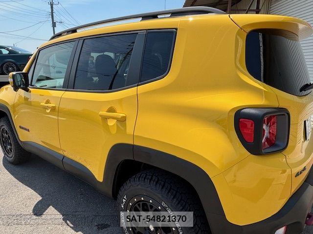 Jeep RENEGADE 2017-04 6676436-6