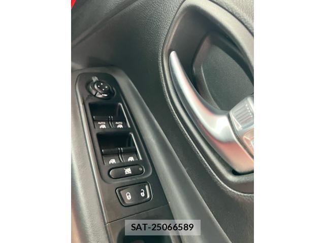 Jeep RENEGADE 2016-02 7877008-15
