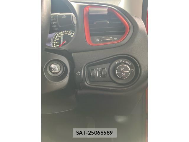 Jeep RENEGADE 2016-02 7877008-16
