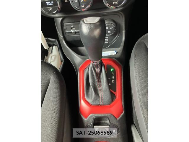Jeep RENEGADE 2016-02 7877008-23
