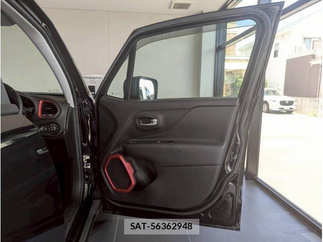 Jeep RENEGADE 2017-07 8130704-13