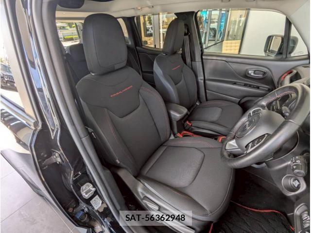 Jeep RENEGADE 2017-07 8130704-16