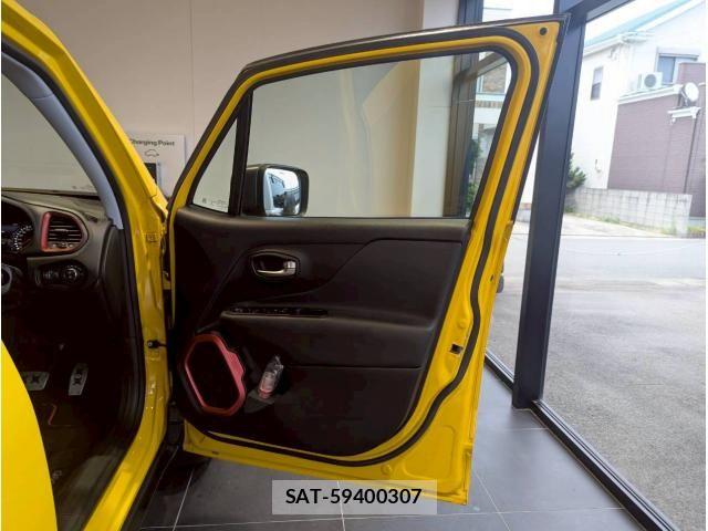 Jeep RENEGADE 2018-07 8130703-10