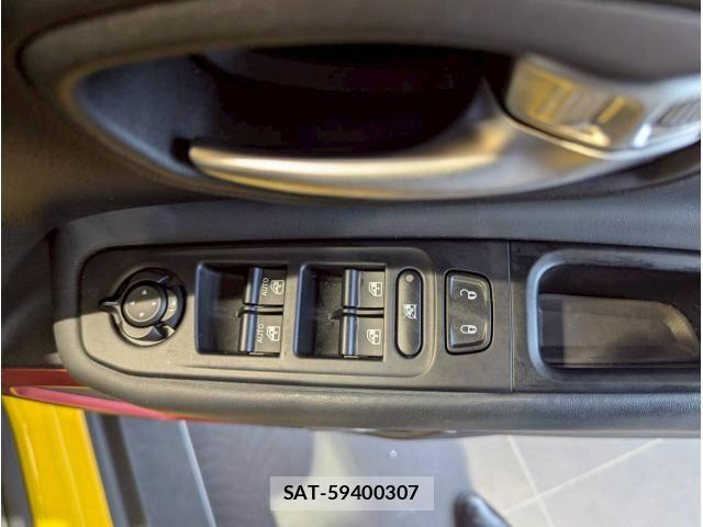 Jeep RENEGADE 2018-07 8130703-11
