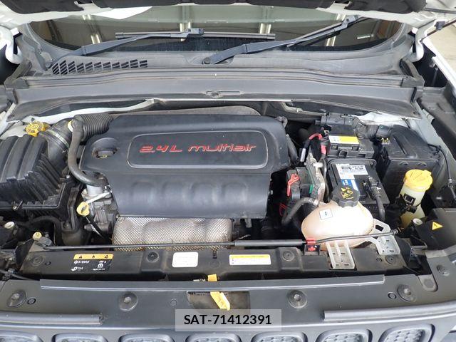 Jeep RENEGADE 2017-10 8158617-24