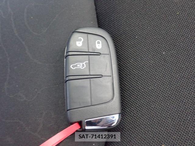 Jeep RENEGADE 2017-10 8158617-26