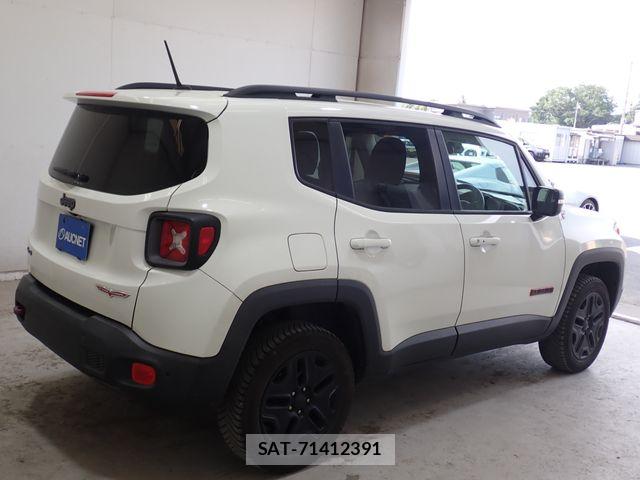 Jeep RENEGADE 2017-10 8158617-7