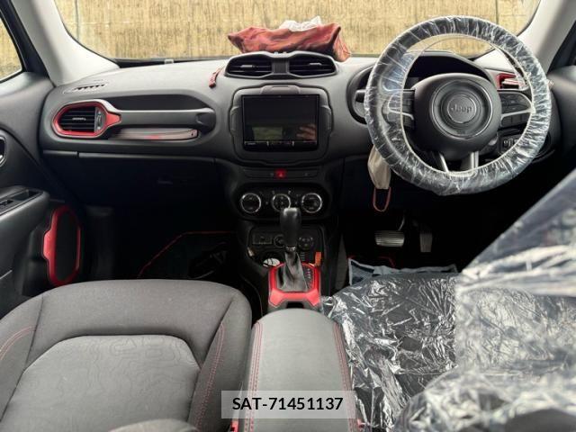 Jeep RENEGADE 2016-10 8314914-9