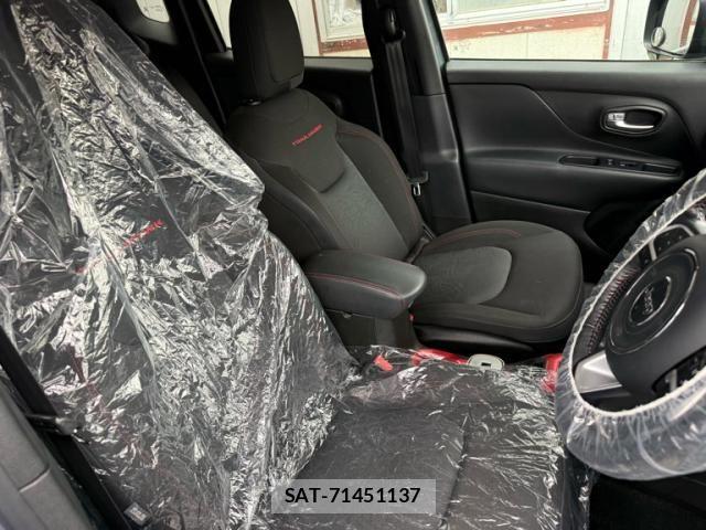 Jeep RENEGADE 2016-10 8314914-7