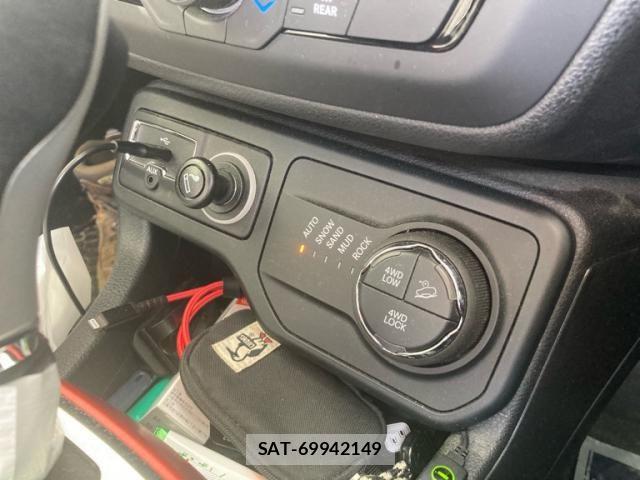 Jeep RENEGADE 2020-06 8371750-25