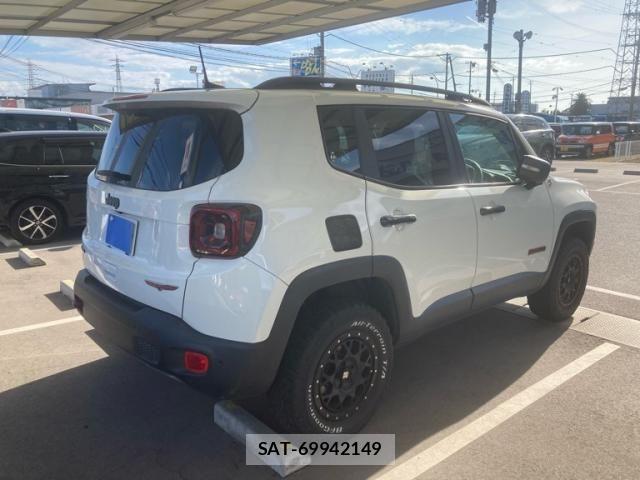 Jeep RENEGADE 2020-06 8371750-5