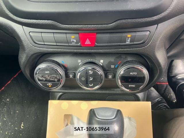 Jeep RENEGADE 2015-10 8562238-16