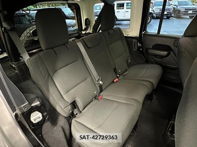 Jeep WRANGLER 2021-04 1040791-4