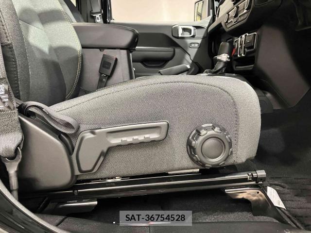 Jeep WRANGLER 2026-03 8130720-12