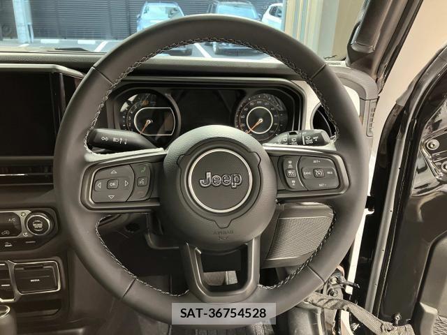 Jeep WRANGLER 2026-03 8130720-16