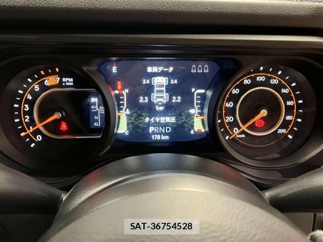 Jeep WRANGLER 2026-03 8130720-24