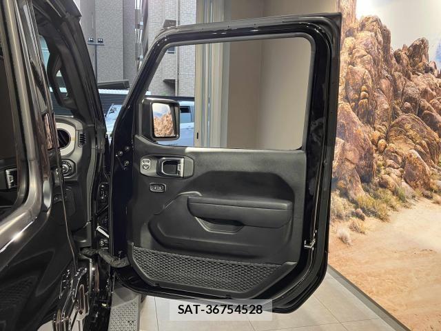 Jeep WRANGLER 2026-03 8130720-8