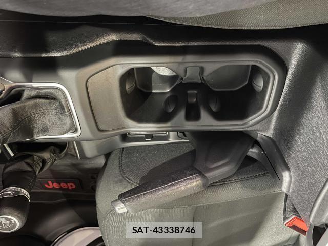 Jeep WRANGLER 2021-07 8130730-25