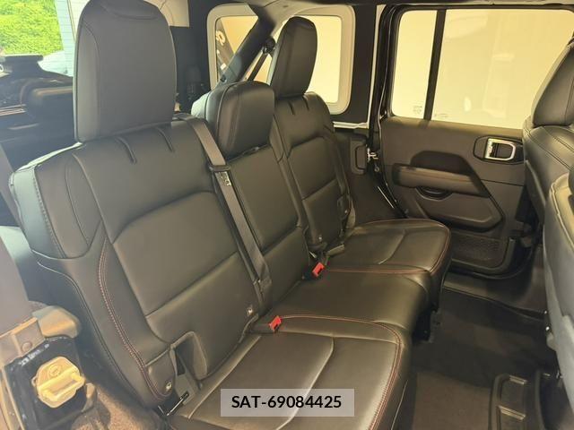 Jeep WRANGLER 2023-09 8208015-4