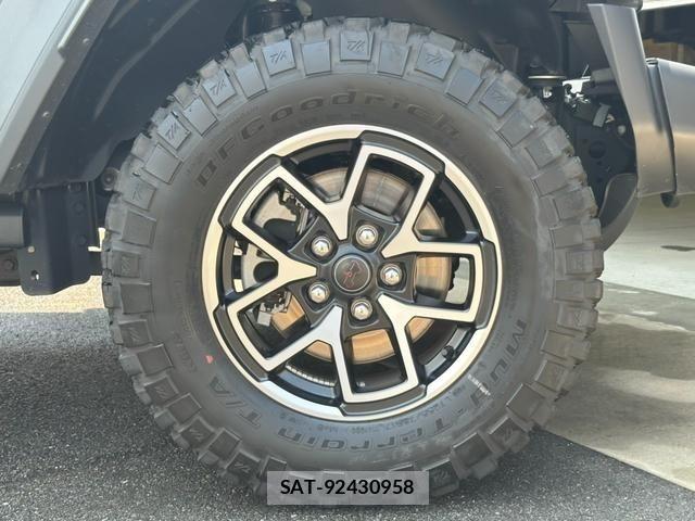 Jeep WRANGLER 2025-06 8208014-16
