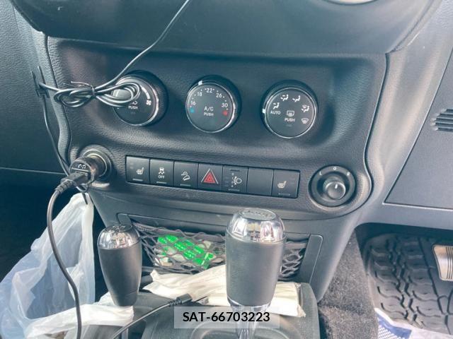 Jeep WRANGLER 2018-03 8666309-19