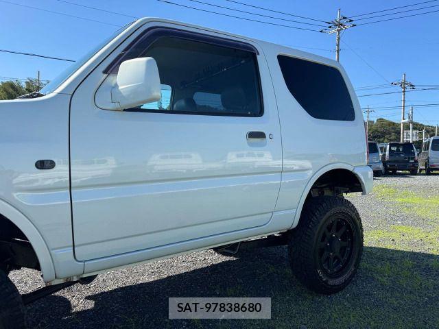 Suzuki JIMNY 2000-01 8880229-3