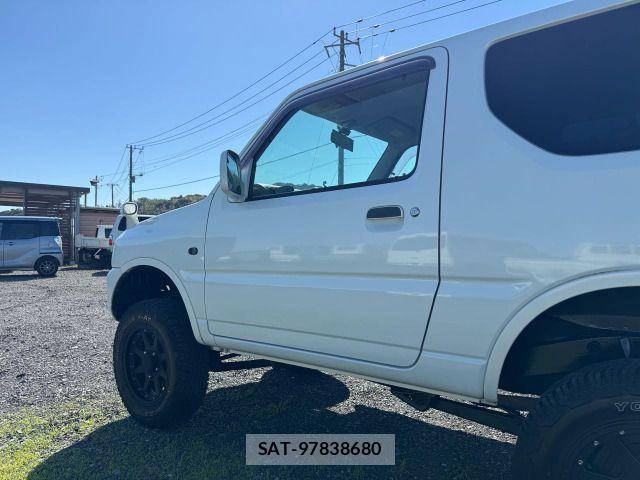 Suzuki JIMNY 2000-01 8880229-4