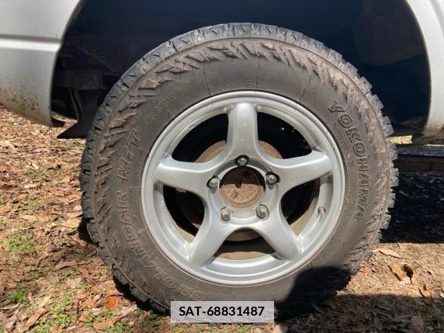 Suzuki JIMNY 2005-04 4325532-5