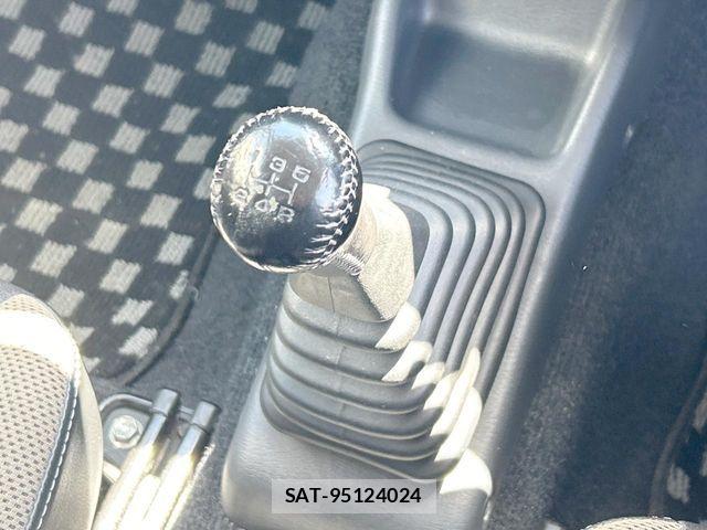 Suzuki JIMNY 2015-02 6716391-3