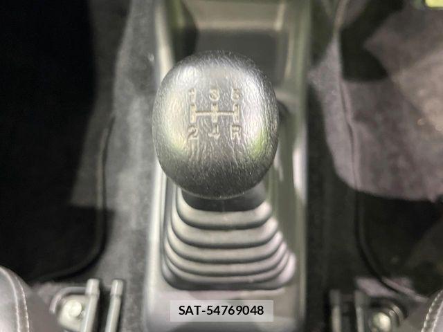 Suzuki JIMNY 2011-12 7220118-6