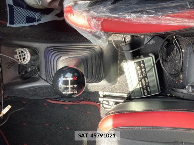 Suzuki JIMNY 2013-02 7220124-25