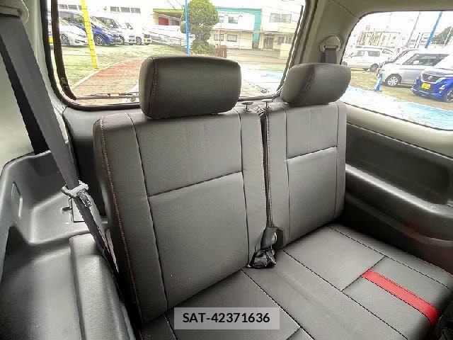 Suzuki JIMNY 2008-01 7272114-3