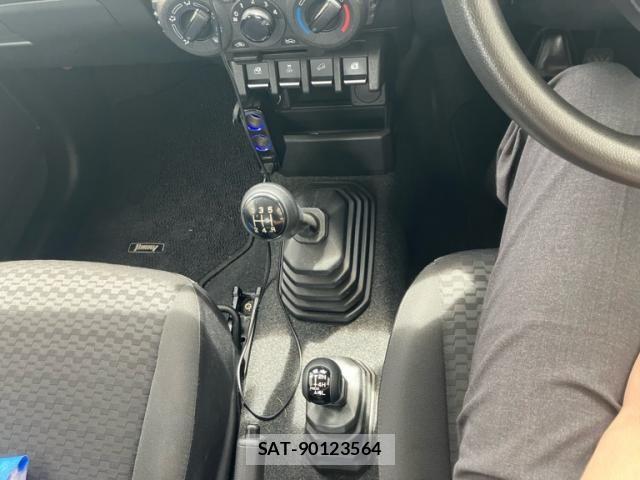 Suzuki JIMNY 2018-10 7358245-16