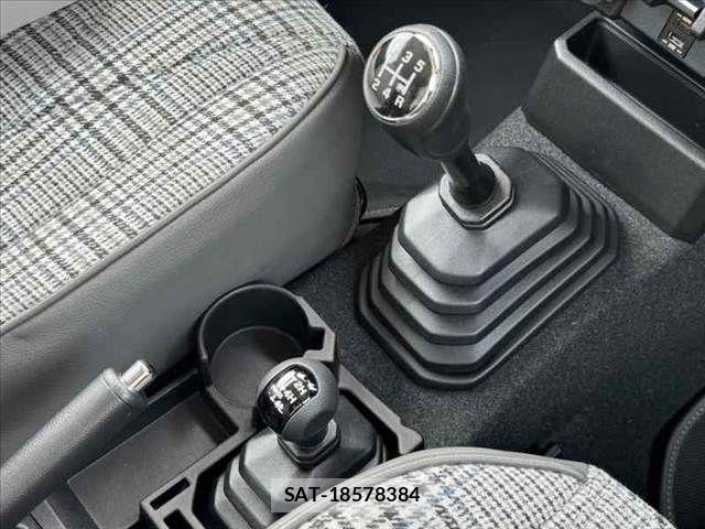 Suzuki JIMNY 2024-10 7501049-6