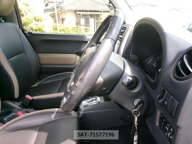 Suzuki JIMNY 2015-06 7724540-11
